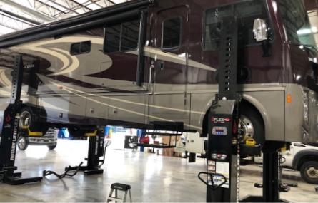 Auto body repair and paint service quality graphic