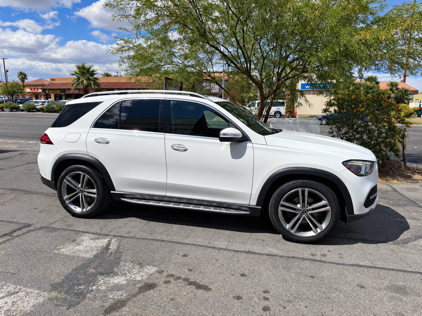 White Mercedes-Benz SUV after passenger-side body repair at Universal Motorcars in Las Vegas